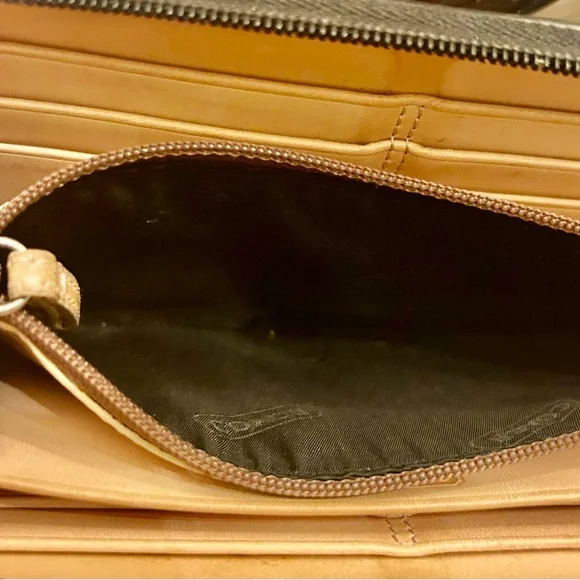 Coach Signature Wallet - Picture 5 of 5